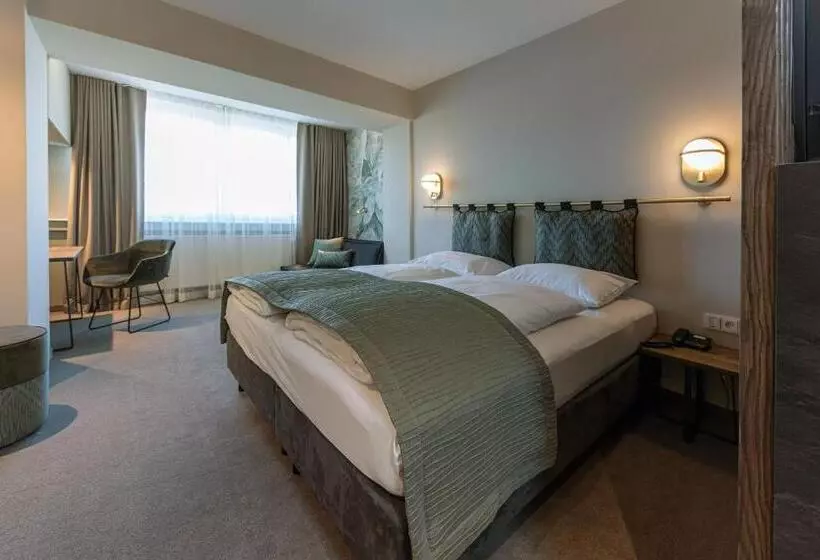 Superior-huone, Parkhotel Schmid
