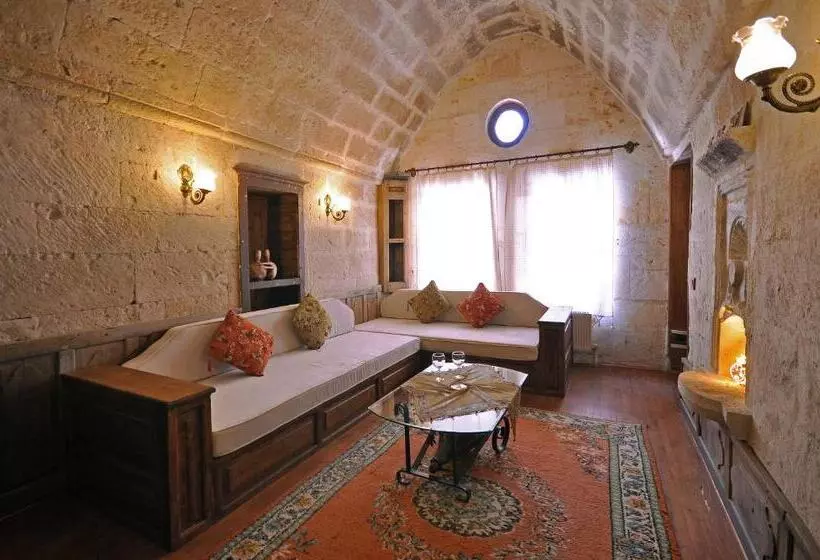 デラックスルーム, Has Cave Konak