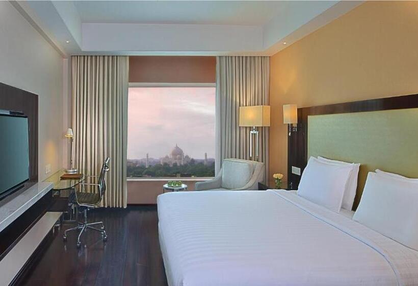 带观景的高级间, Radisson Hotel Agra