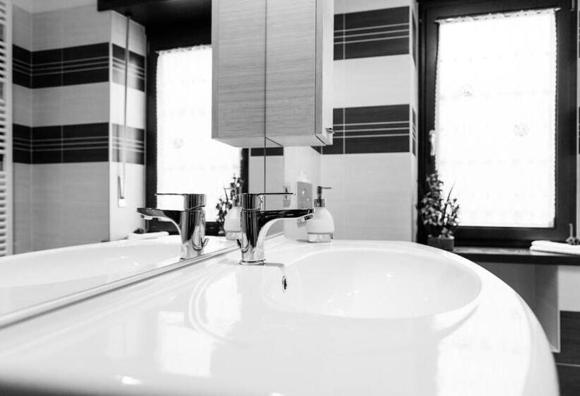 חדר דלוקס, Mandoué