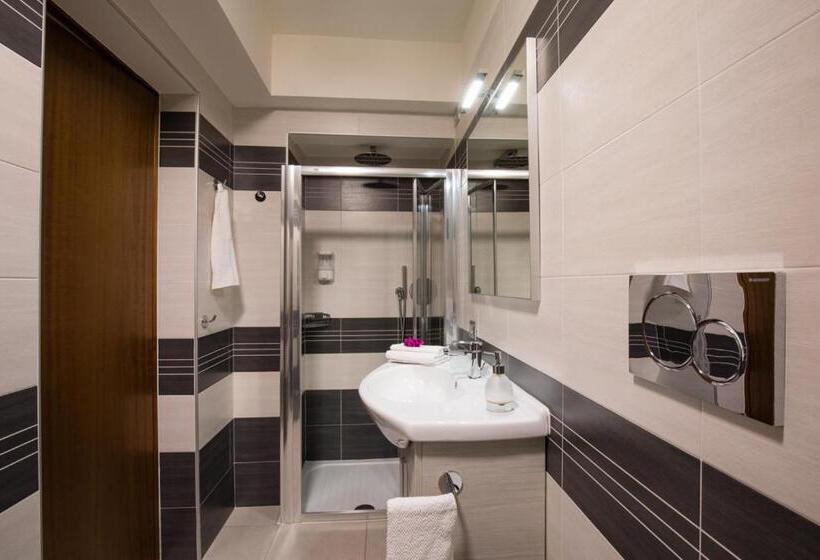 חדר דלוקס, Mandoué