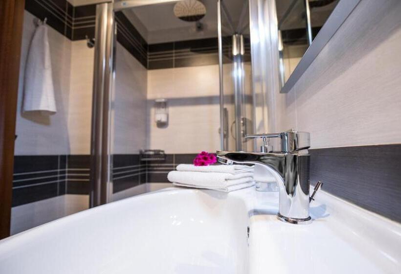 חדר דלוקס, Mandoué