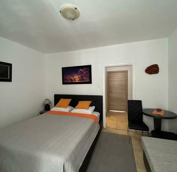 اتاق سه نفره سوپریور با چشم‌انداز دریا, Apartmani Kažanegra33