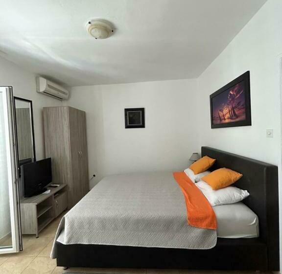 اتاق سه نفره سوپریور با چشم‌انداز دریا, Apartmani Kažanegra33