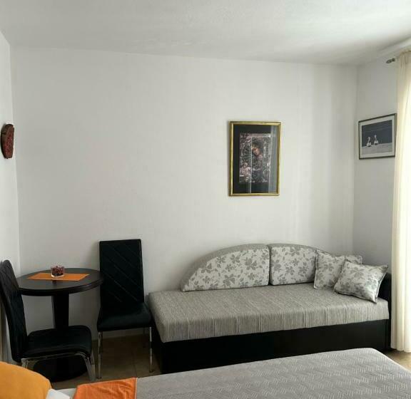 اتاق سه نفره سوپریور با چشم‌انداز دریا, Apartmani Kažanegra33