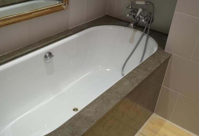 Номер Стандарт Вид на Сад, Chateau Montalembert Maîche