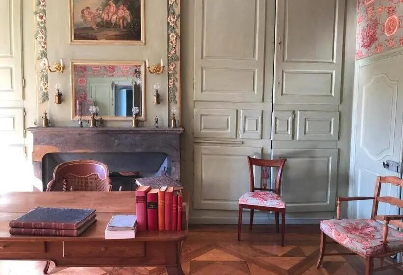 コンフォートトリプルルーム, Chateau Montalembert Maîche