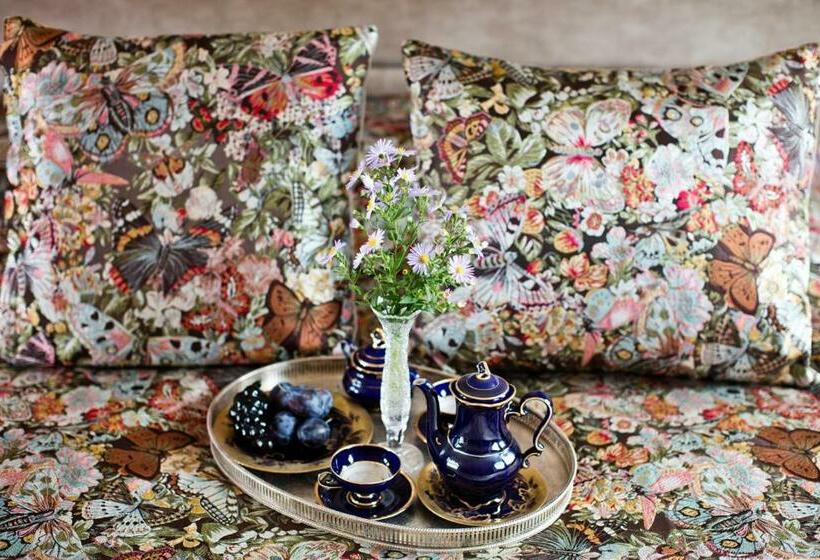 اتاق پنت هاوس, Marani Elizbar1918