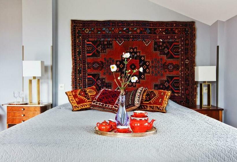 اتاق پنت هاوس, Marani Elizbar1918