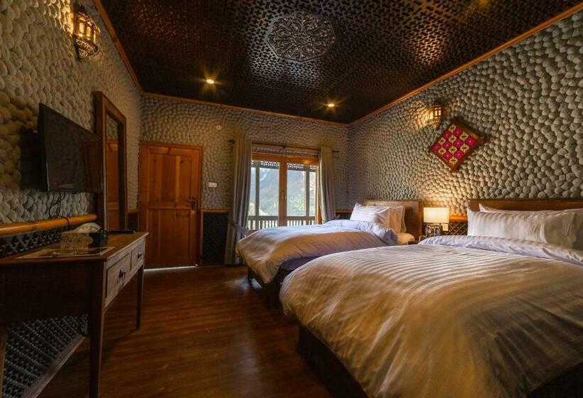 اتاق لوکس, Roomy Daastaan Hotel, Karimabad Hunza