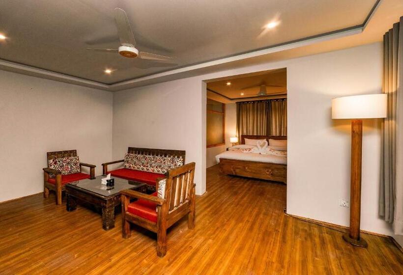 سوییت اجرایی, Roomy Daastaan Hotel, Karimabad Hunza