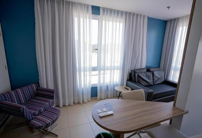 סוויטה דלוקס, Comfort Hotel Santos