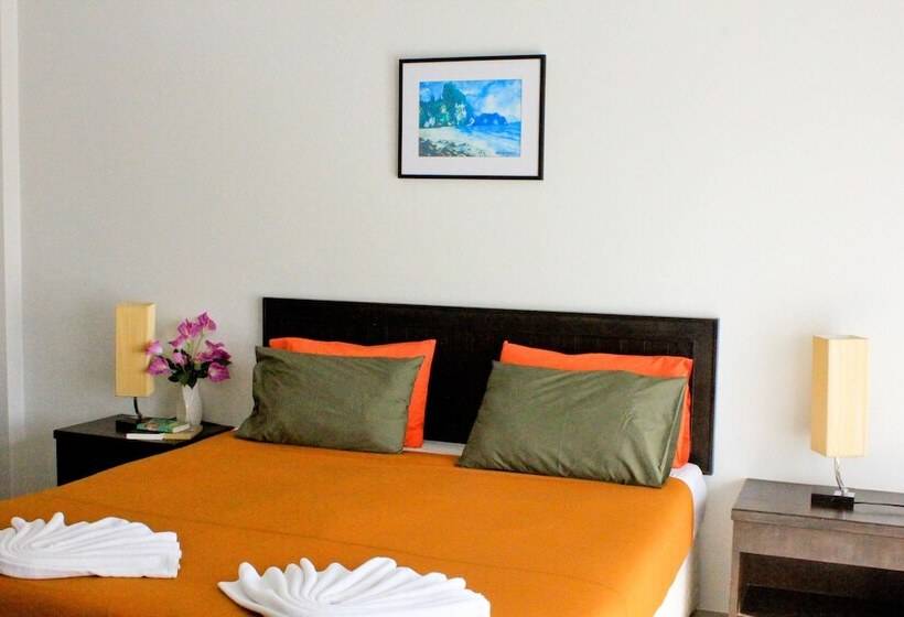 수피리어 룸, Ben's House