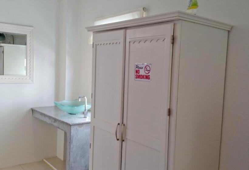 غرفة قياسية, Ben's House