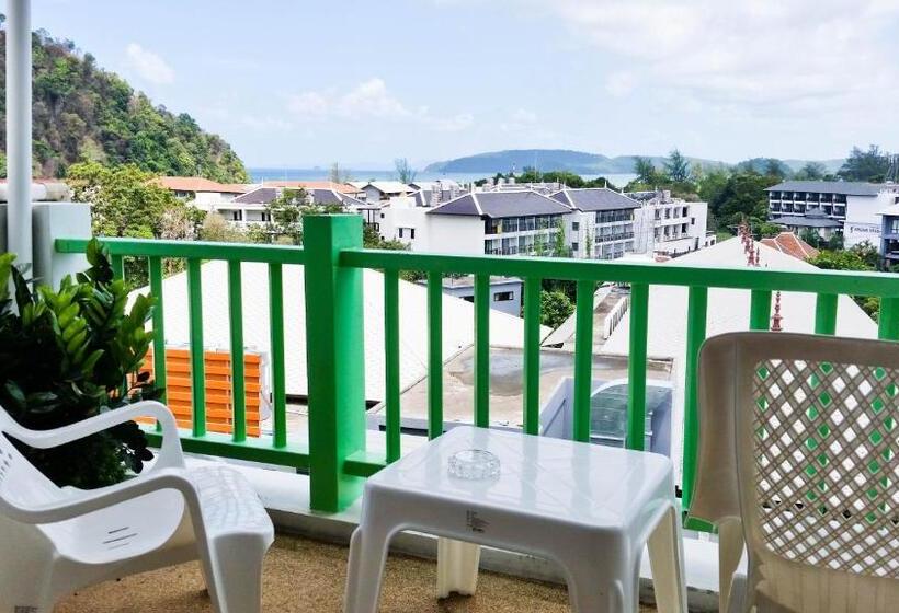 수피리어 룸, Ben's House