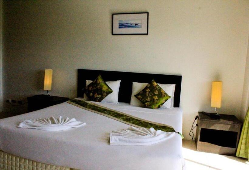 디럭스 룸, Ben's House