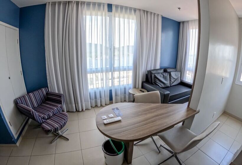 סוויטה דלוקס, Comfort Hotel Santos