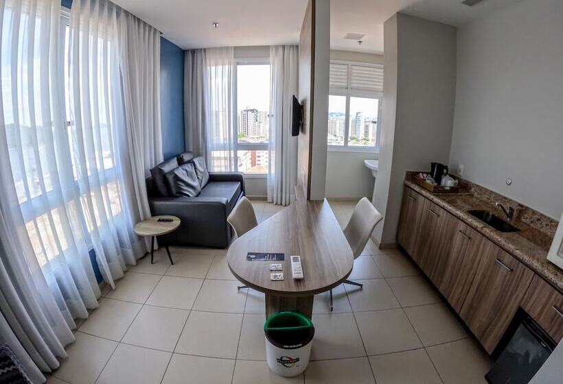 סוויטה דלוקס, Comfort Hotel Santos