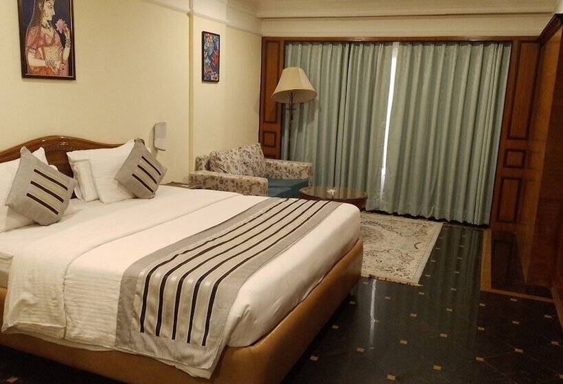 Номер Deluxe, Empires Hotel Bhubaneswar