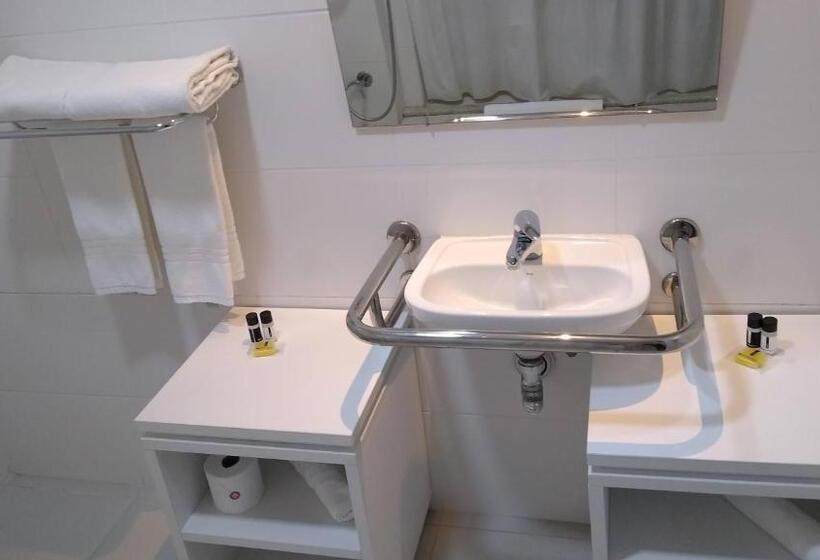 חדר סטנדרט מותאם לאדם עם מוגבלויות, Intercity Shopping Gravatai