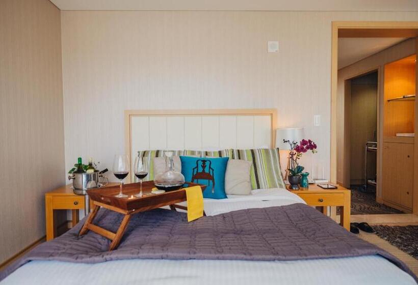 豪华三人间, Jeju Mei The