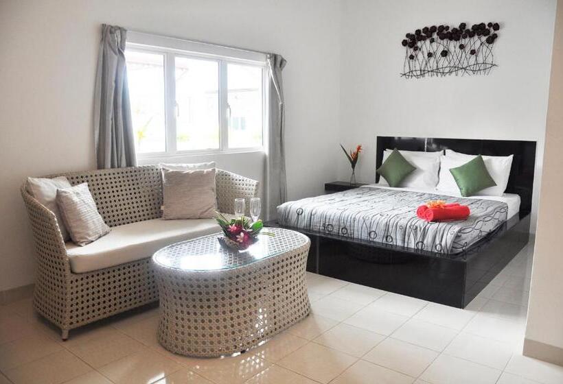 Номер Стандарт Вид на Бассейн, Langkawi Chantique