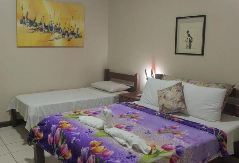 غرفة قياسية ثلاثية, Pousada Planeta Guarajuba