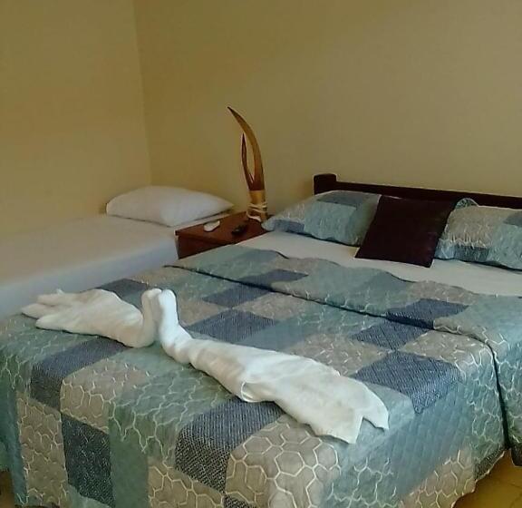 غرفة قياسية ثلاثية, Pousada Planeta Guarajuba