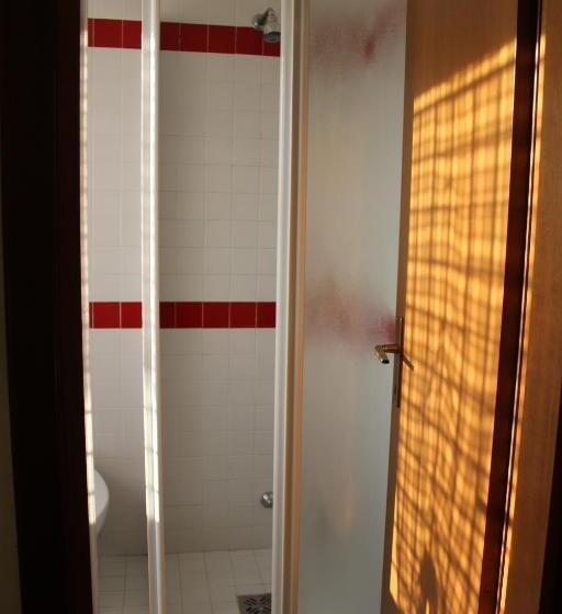 标准间, Serenella