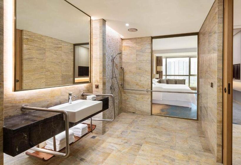 חדר דחוקס עם מיטת קינג, Sheraton Zhanjiang