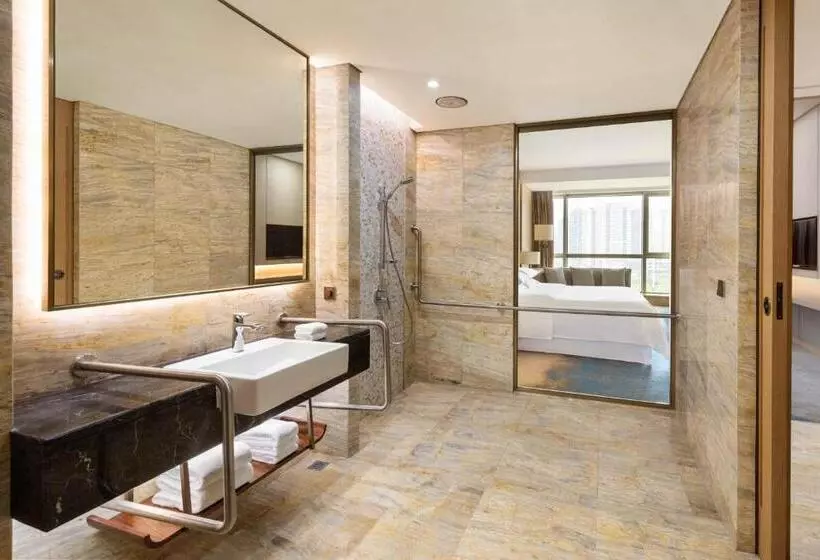 キングサイズベッドのデラックスルーム, Sheraton Zhanjiang