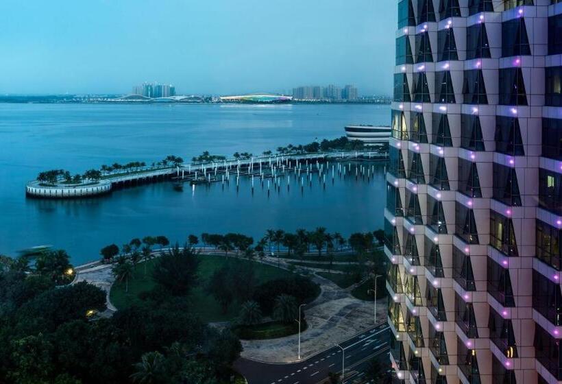 חדר דחוקס עם מיטת קינג, Sheraton Zhanjiang