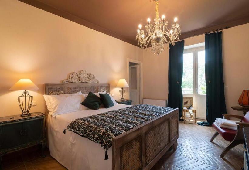 جناح جونيور عائلى, Casabella 22