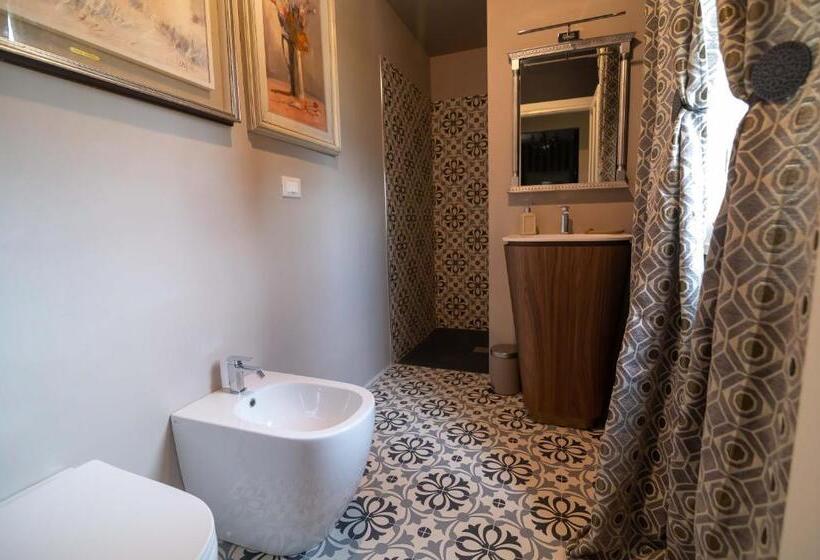 جناح جونيور عائلى, Casabella 22