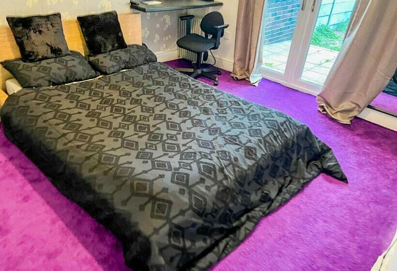 标准间, Wolves Living