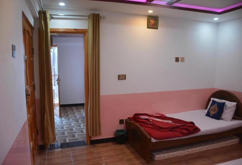 سوئیت جونیور با چشم‌انداز کوهستان, Eagle Nest Cottage, Kala Bagh