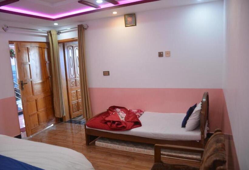 سوئیت جونیور با چشم‌انداز کوهستان, Eagle Nest Cottage, Kala Bagh