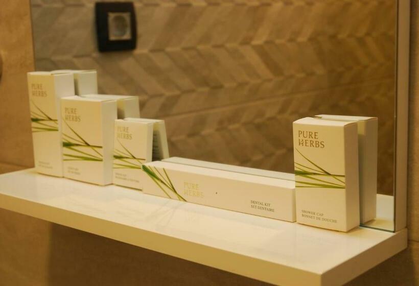 اتاق لوکس با چشم‌انداز دریا, Opera Apartments