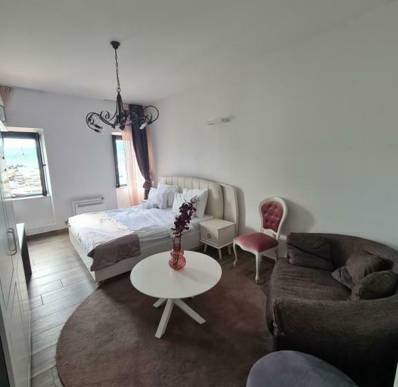 اتاق لوکس, Opera Apartments