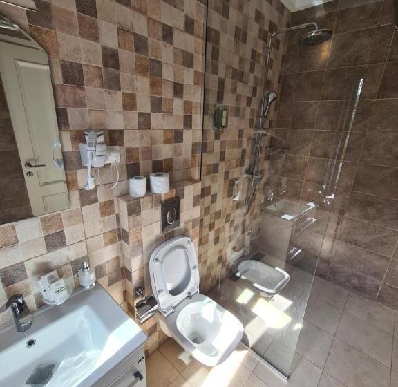 اتاق لوکس با چشمانداز دریا, Opera Apartments