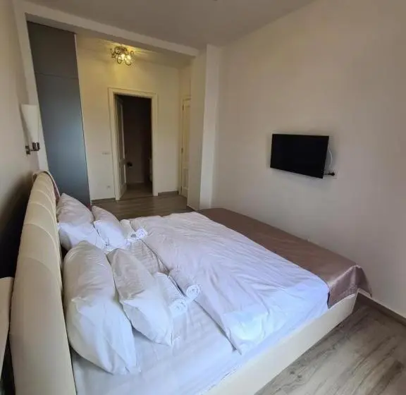 اتاق استاندارد با چشم‌انداز کوهستان, Opera Apartments