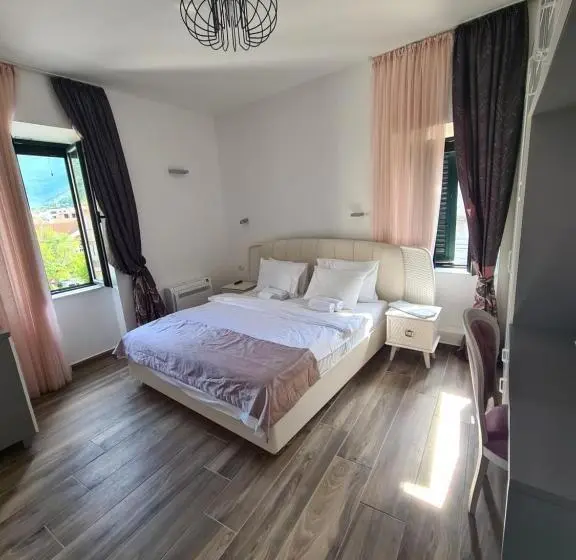 اتاق استاندارد با چشم‌انداز کوهستان, Opera Apartments