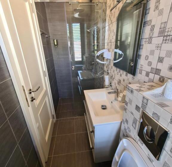 اتاق استاندارد با چشمانداز کوهستان, Opera Apartments