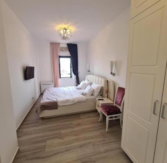 اتاق استاندارد با چشم‌انداز کوهستان, Opera Apartments