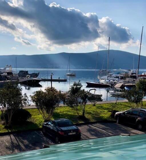 اتاق استاندارد با چشمانداز کوهستان, Opera Apartments