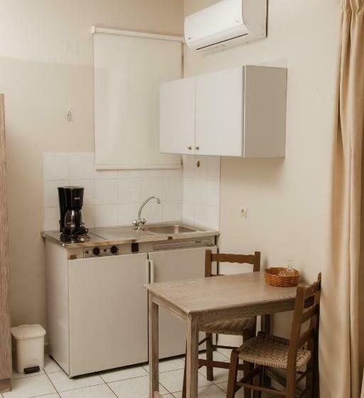 스탠다드 스튜디오, Anna Katerina Apartments