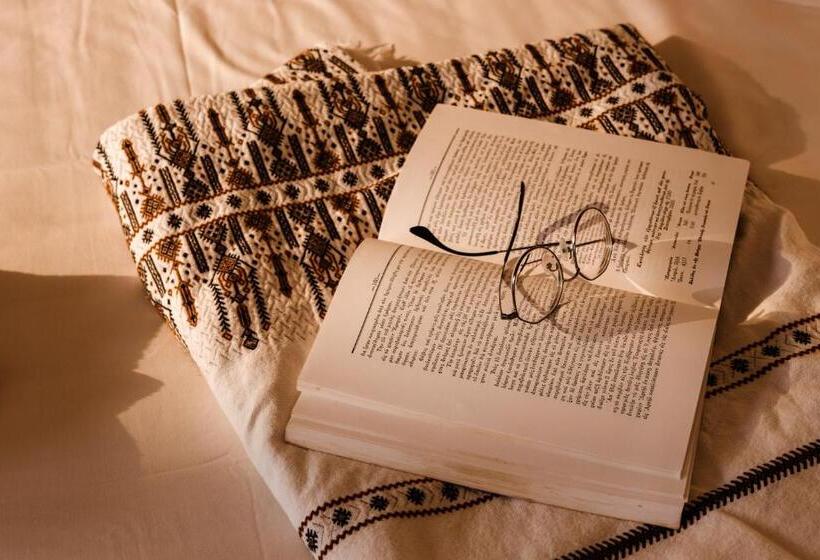 이코노미 스튜디오, Anna Katerina Apartments