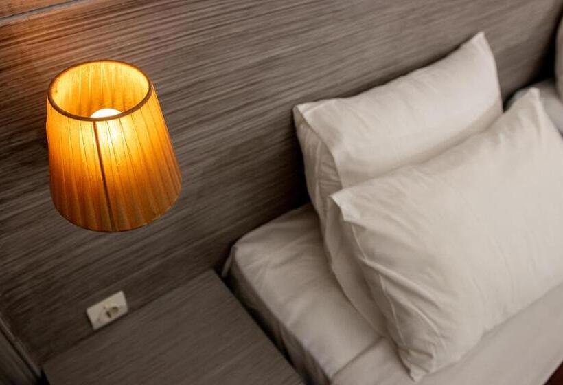 이코노미 스튜디오, Anna Katerina Apartments