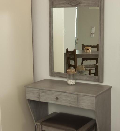 이코노미 스튜디오, Anna Katerina Apartments