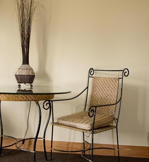 جناح, Cambridge Coach House